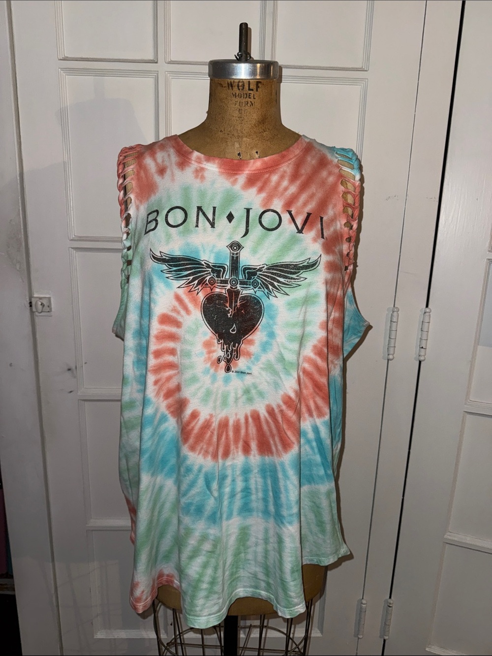 Torrid Bon Jovi Tie-Dye Muscle Tank Top in Coral, Teal & Mint 2X